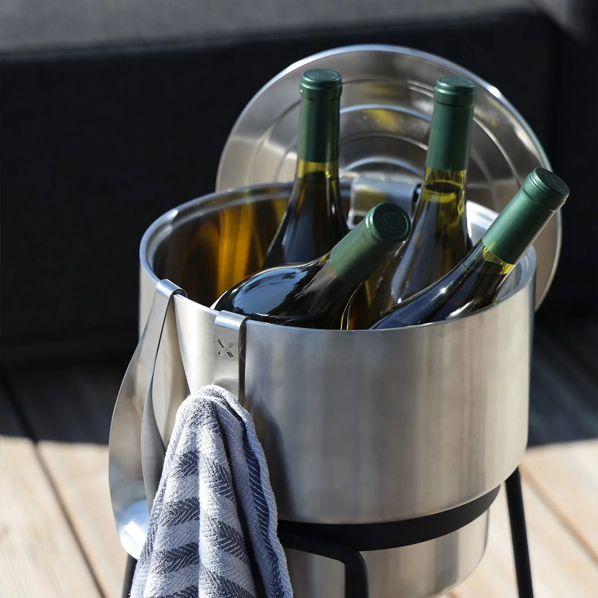 Wine bucket w/accessories